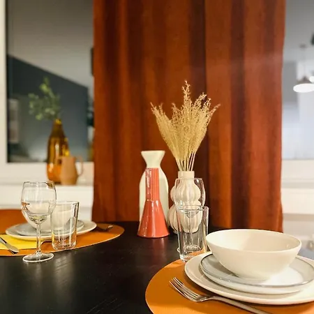 Klassen - Exklusive Am Hbf - Kueche, Netflix * Koblenz (Rhineland-Palatinate)